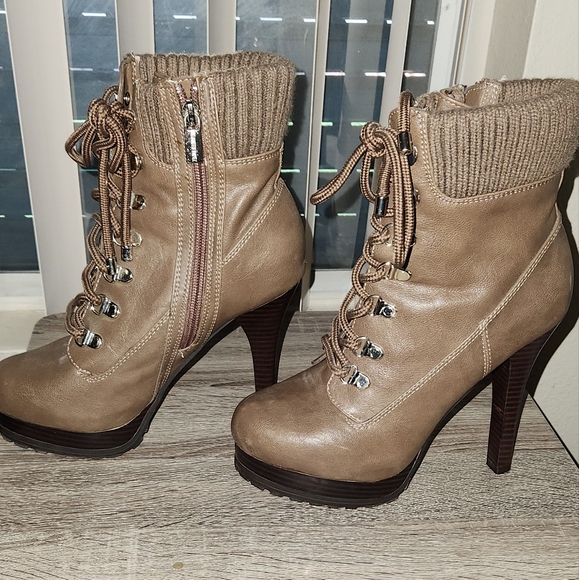 JLO platform ankle boot - Picture 2 of 12